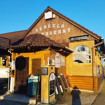 Feherlo Vendeghaz & Restaurant Buk Bagian luar foto