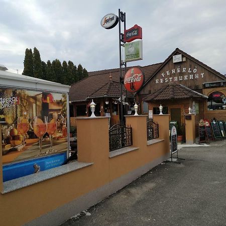 Feherlo Vendeghaz & Restaurant Buk Bagian luar foto