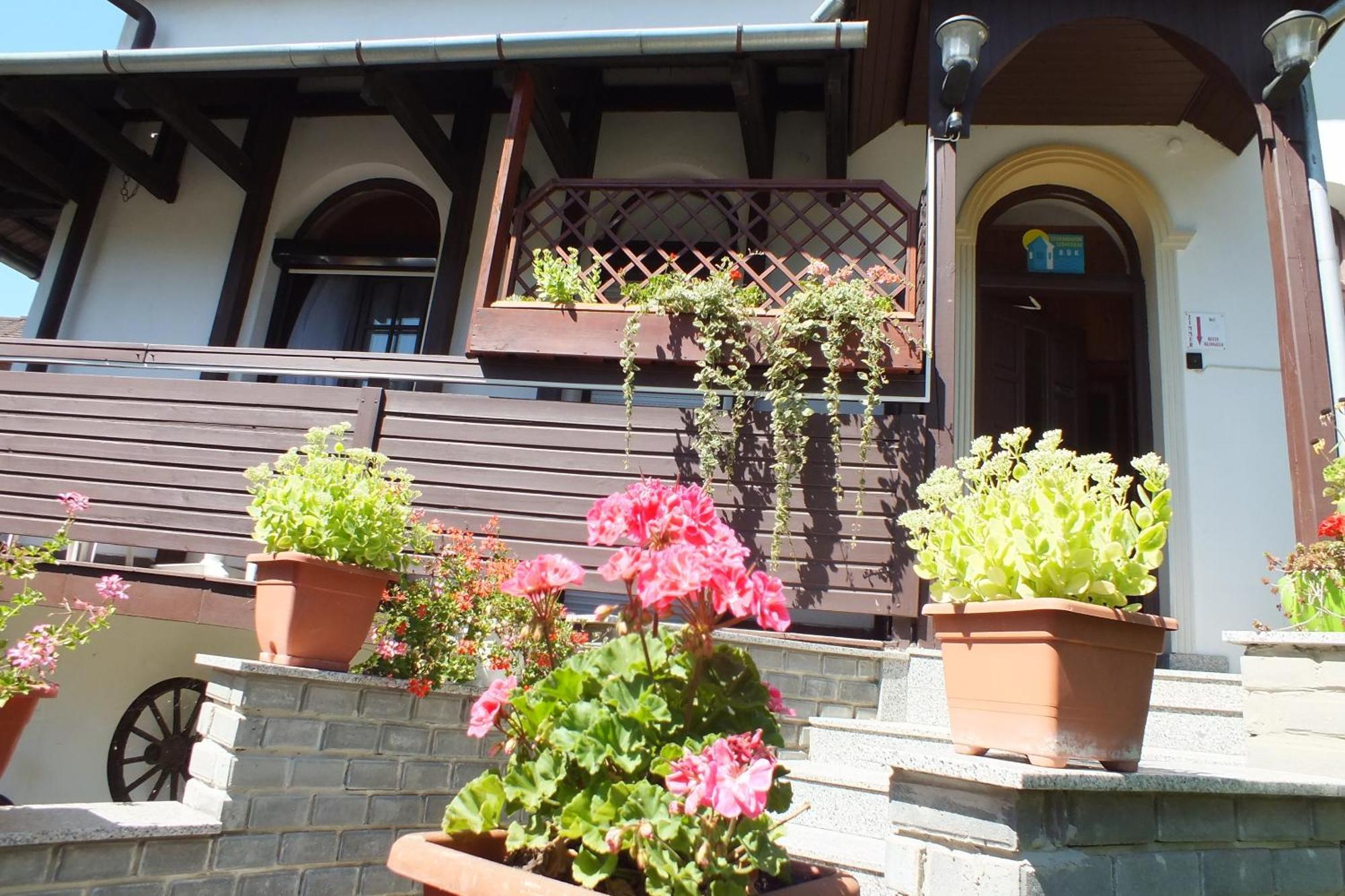 Feherlo Vendeghaz & Restaurant Buk Bagian luar foto