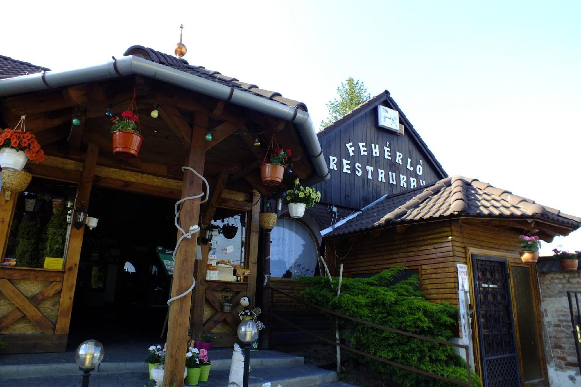 Feherlo Vendeghaz & Restaurant Buk Bagian luar foto