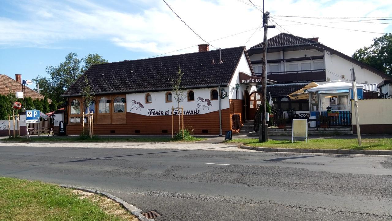 Feherlo Vendeghaz & Restaurant Buk Bagian luar foto