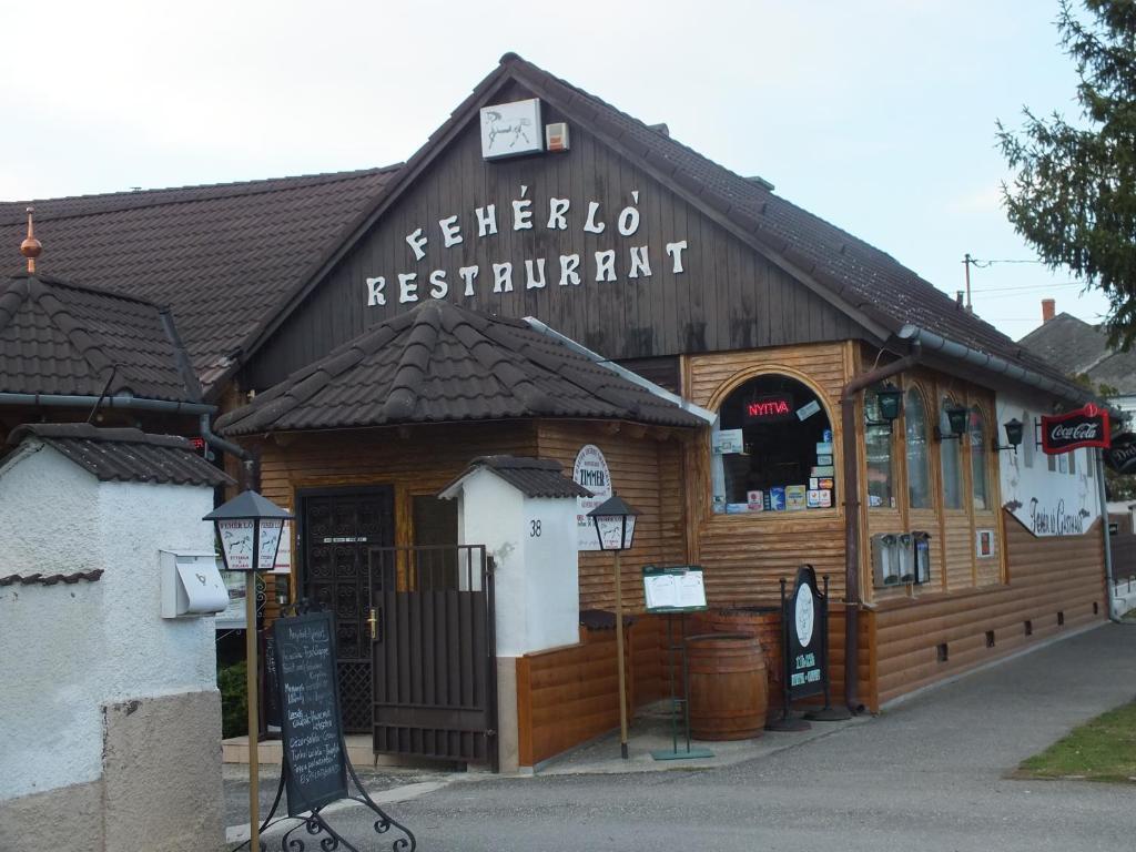 Feherlo Vendeghaz & Restaurant Buk Bagian luar foto