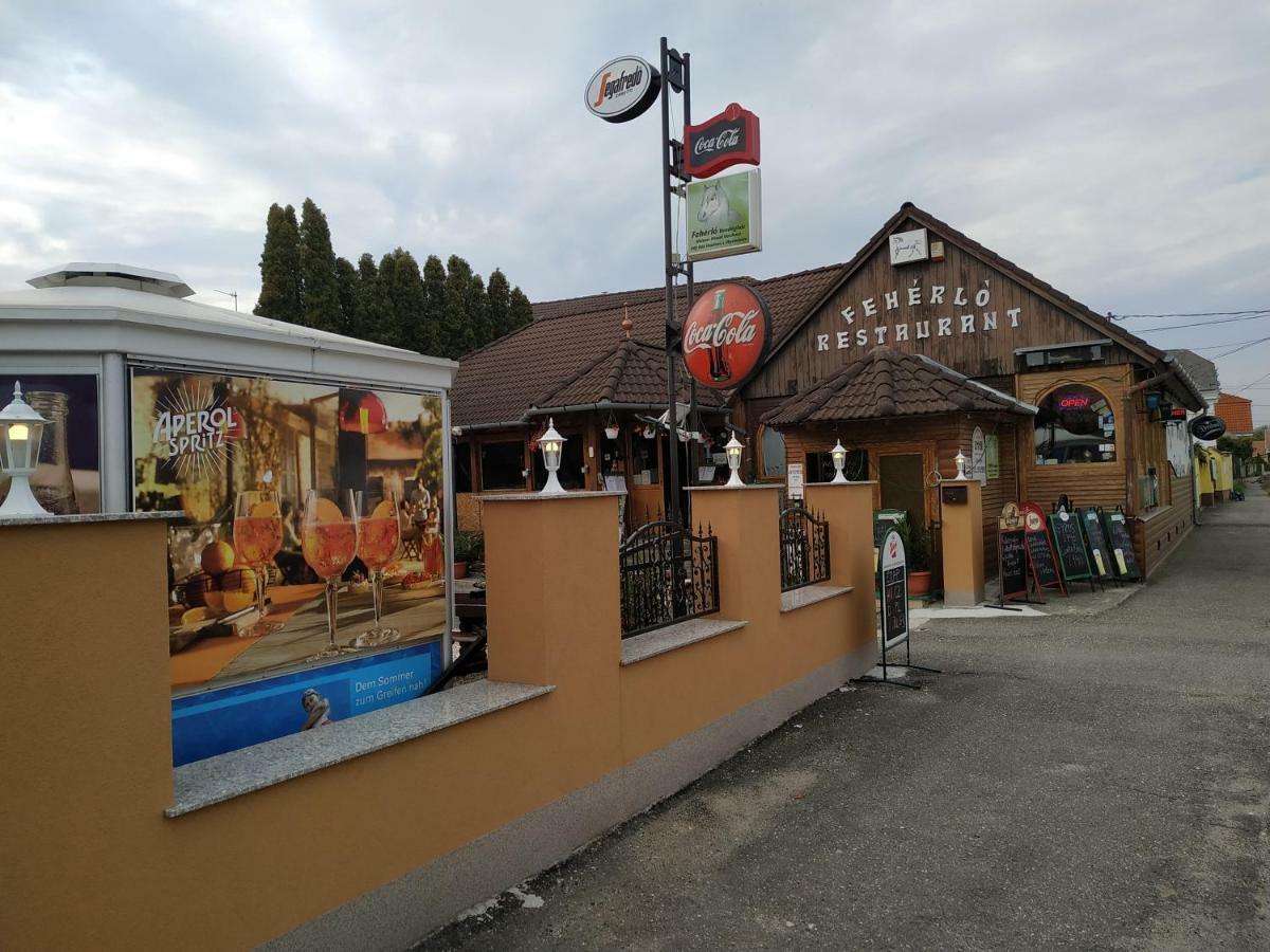 Feherlo Vendeghaz & Restaurant Buk Bagian luar foto