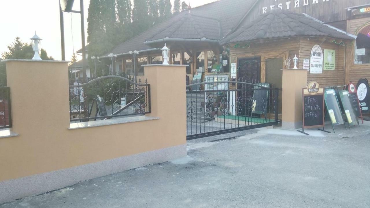 Feherlo Vendeghaz & Restaurant Buk Bagian luar foto