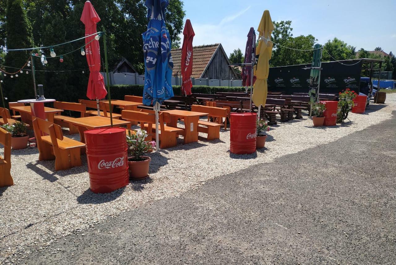 Feherlo Vendeghaz & Restaurant Buk Bagian luar foto