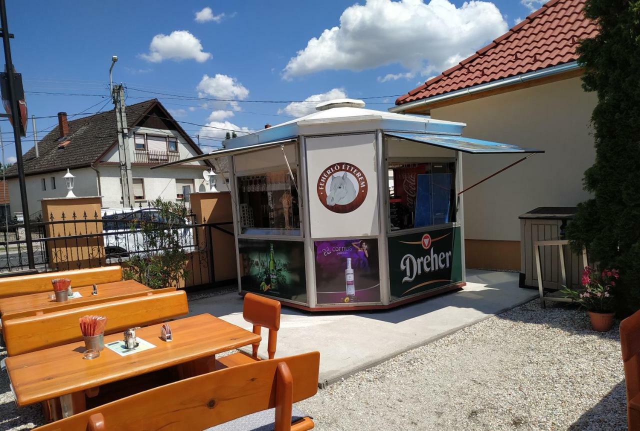 Feherlo Vendeghaz & Restaurant Buk Bagian luar foto
