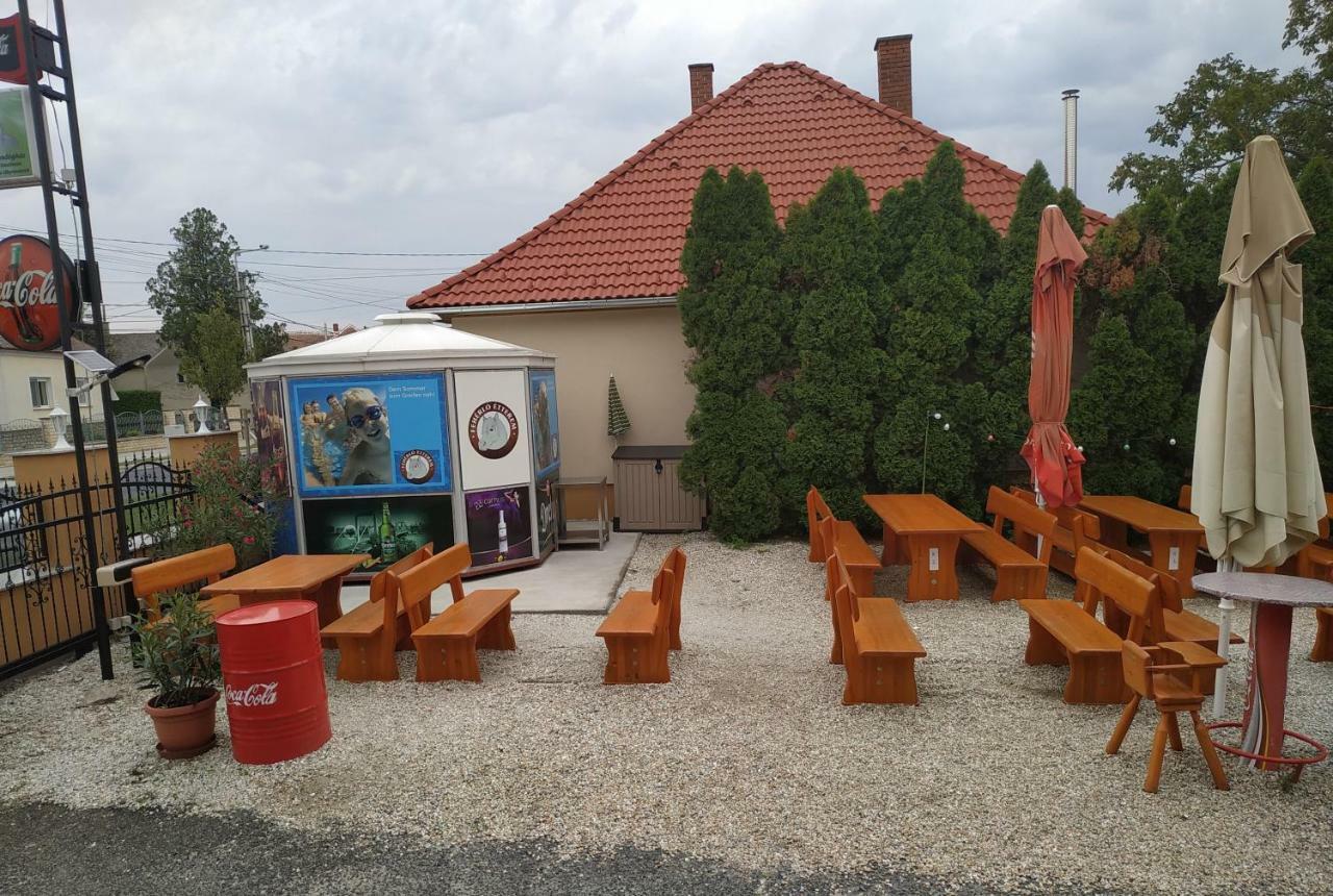 Feherlo Vendeghaz & Restaurant Buk Bagian luar foto
